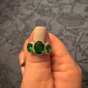 Elegant Silver and Green Gemstone Ring